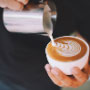 카페 및 커피하우스용 무료 메뉴 제작기 - 지금 다운로드!